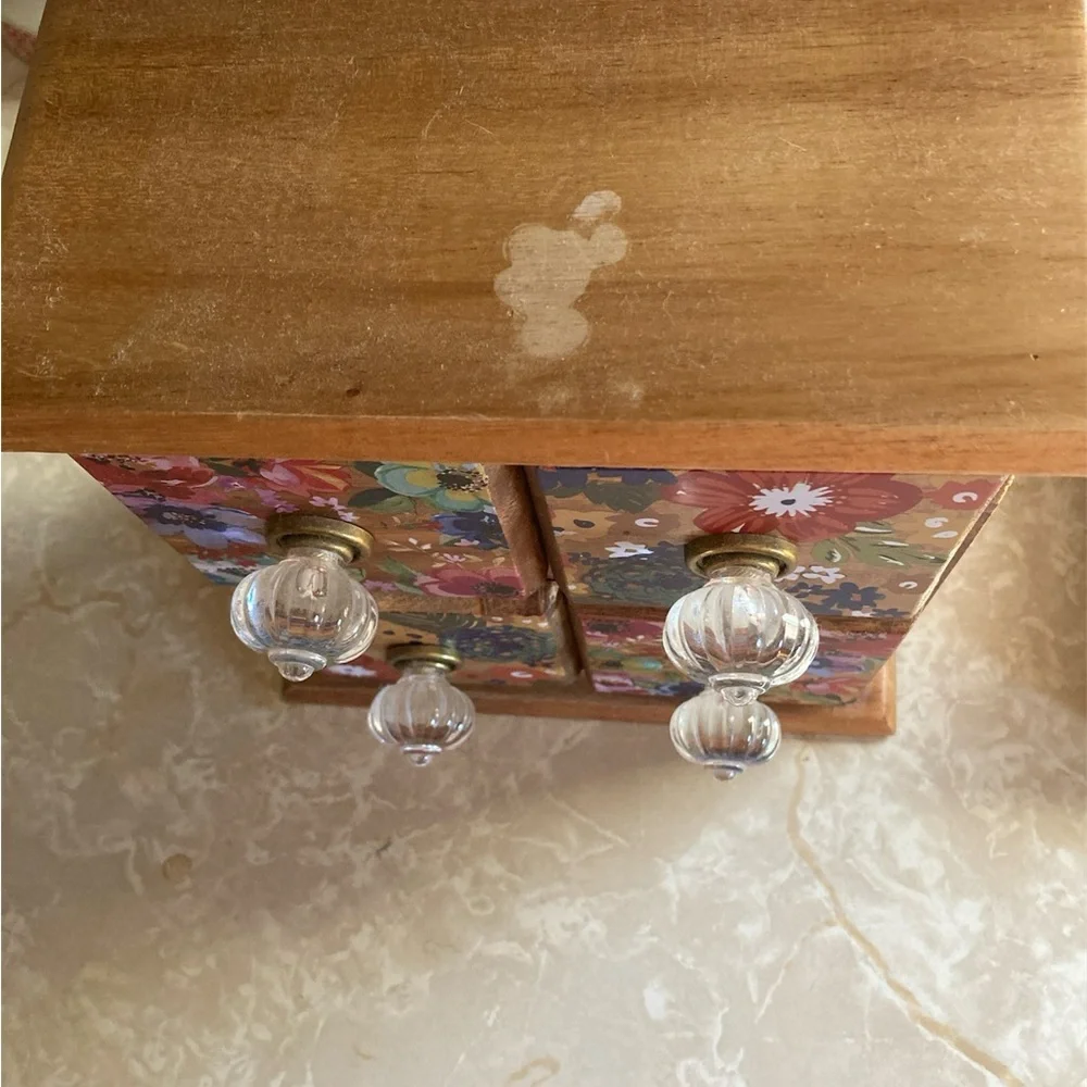 Pioneer Woman Flea Market 4-Drawer Distressed Spice/Tea Box and metal sign